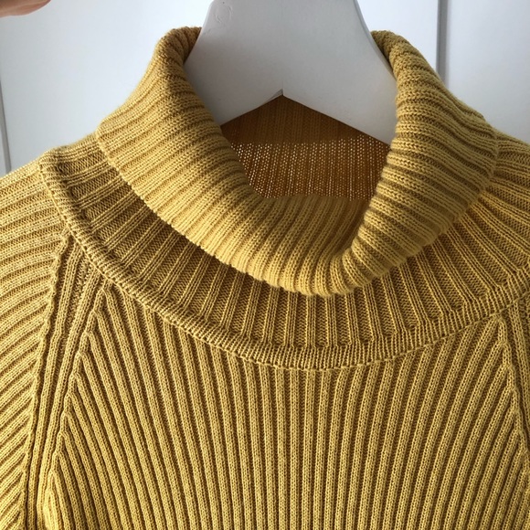 Mustard Yellow Vintage Ribbed Turtleneck - Picture 2 of 3